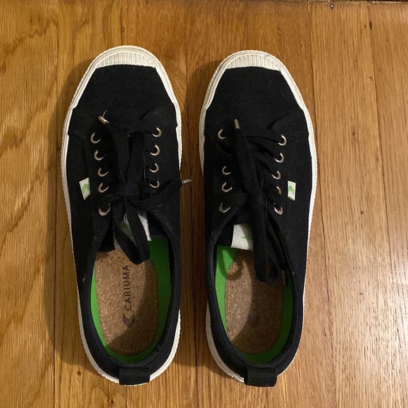 Cariuma OCA low black canvas sneakers, size 9 - Picture 3 of 6